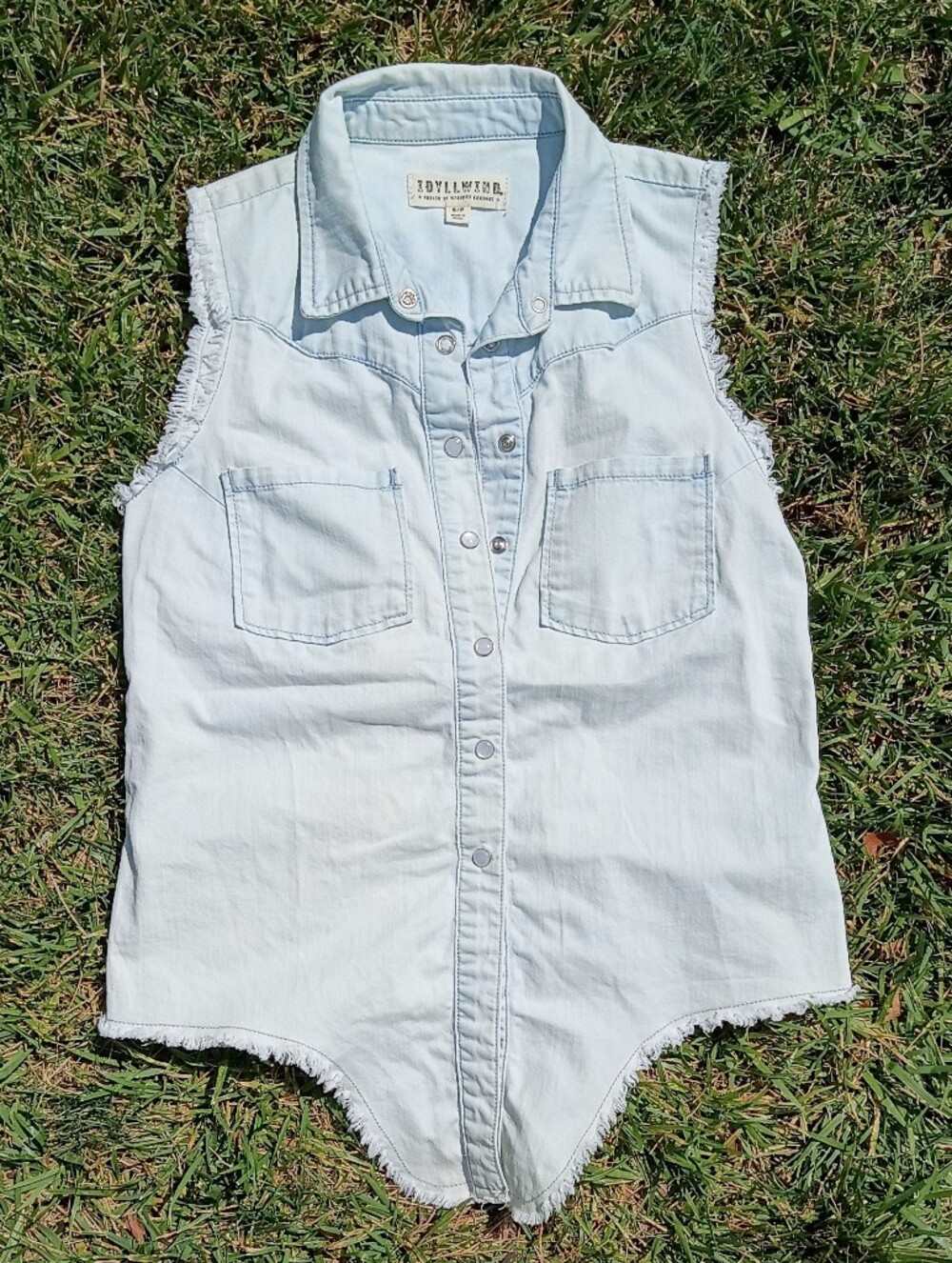 Idyllwind Miranda Lambert Light Wash Denim Raw Hem Sleeveless Western Snap Shirt